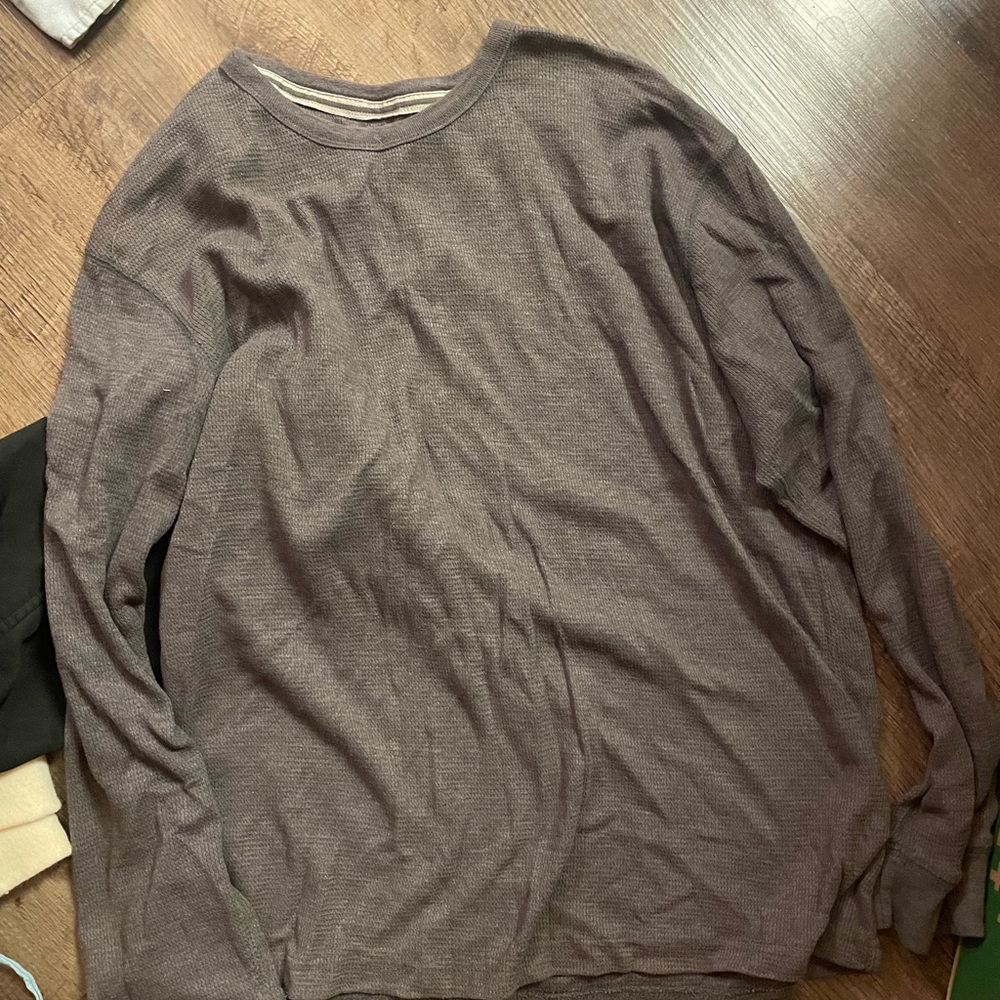 Gray long sleeve tee